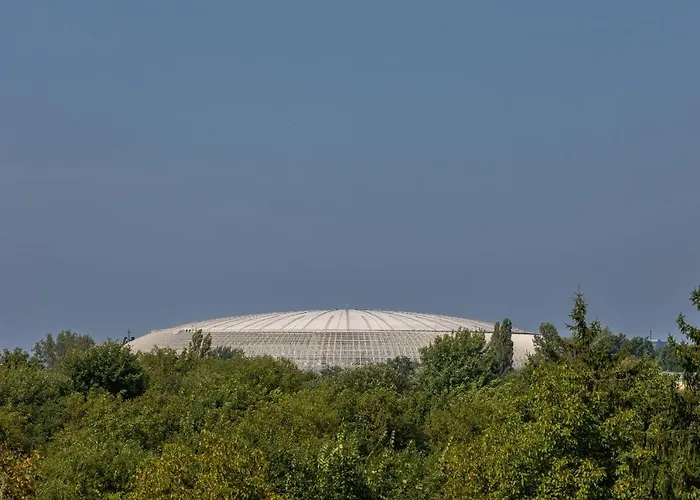 Tauron Arena Crakow With Parking By Renters Lejlighed